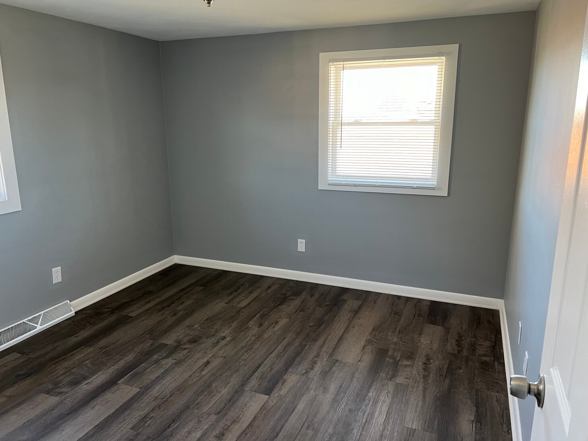 Building Photo - 625 W Omar St