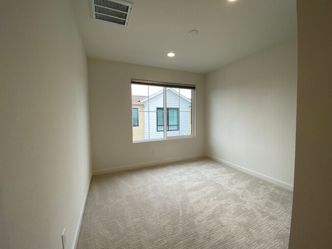 Building Photo - New Build 3bd/3bth in Coral Ridge Communit...