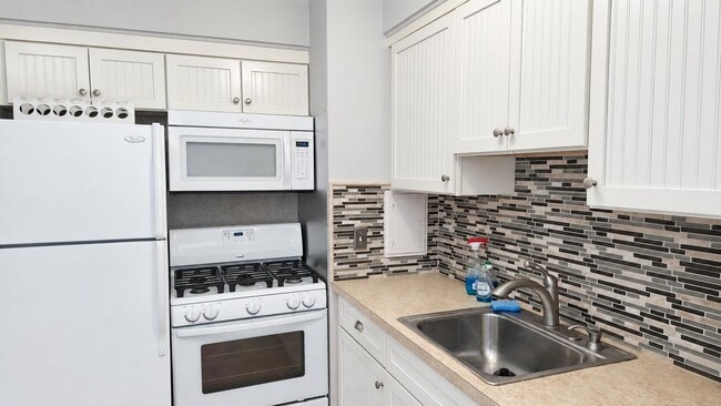 Building Photo - 1217 Island Dr