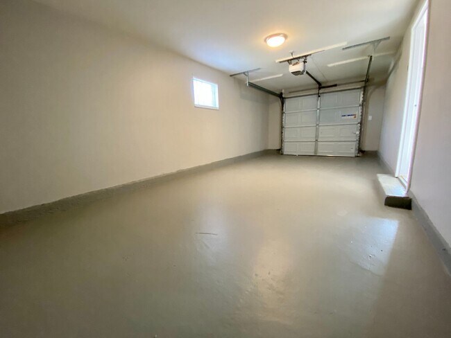 Building Photo - 301 Ives Ln