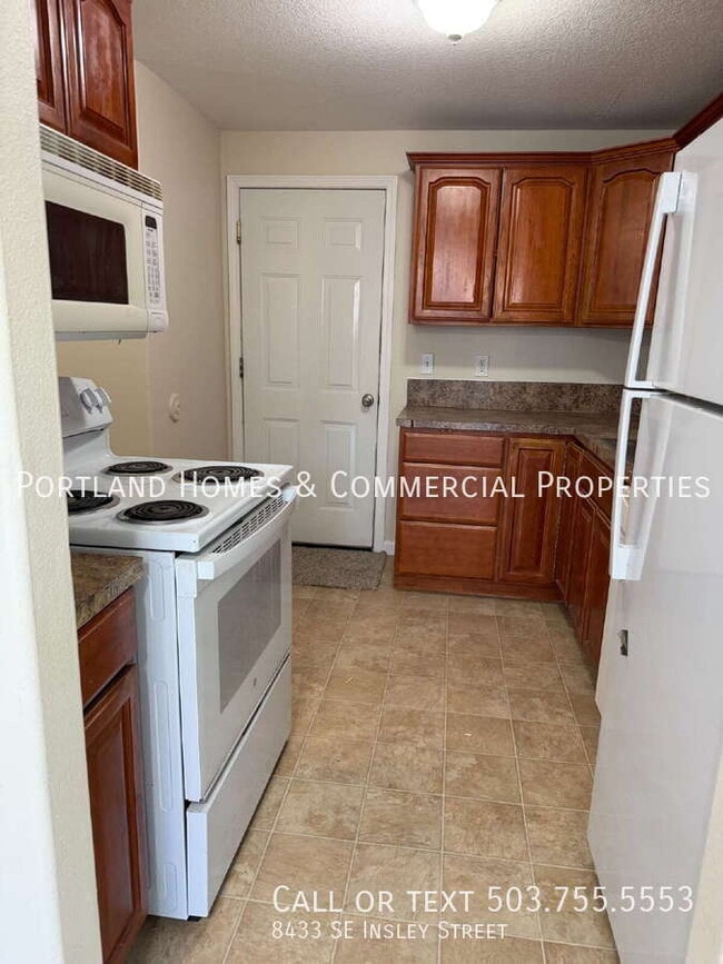 Building Photo - 8433 SE Insley St