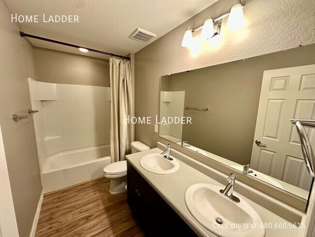 Building Photo - 33343 N Mildred Ln