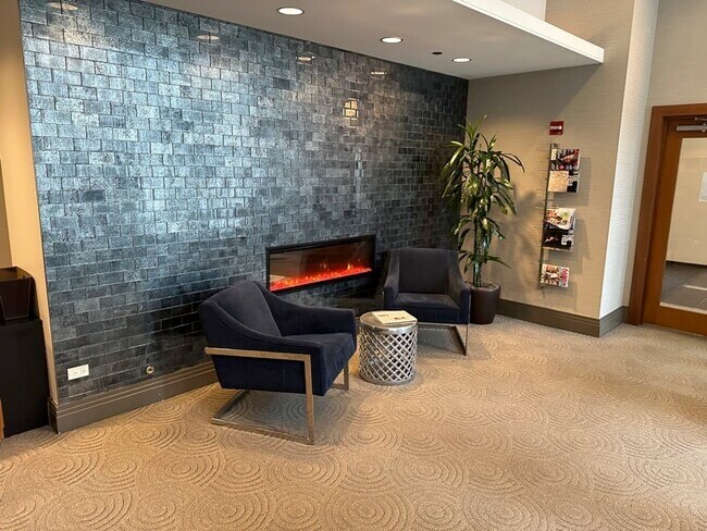 Building Photo - 420 E Waterside Dr