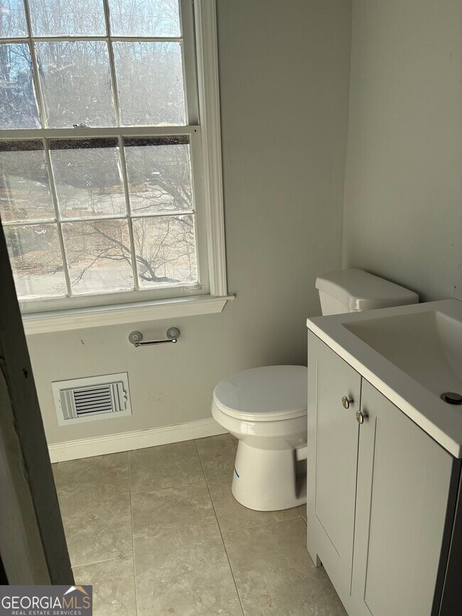 Building Photo - 3992 Maplewood Dr