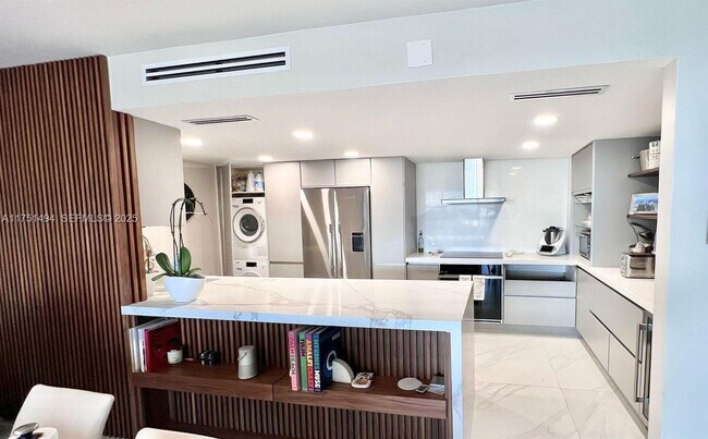 Building Photo - 155 Ocean Ln Dr