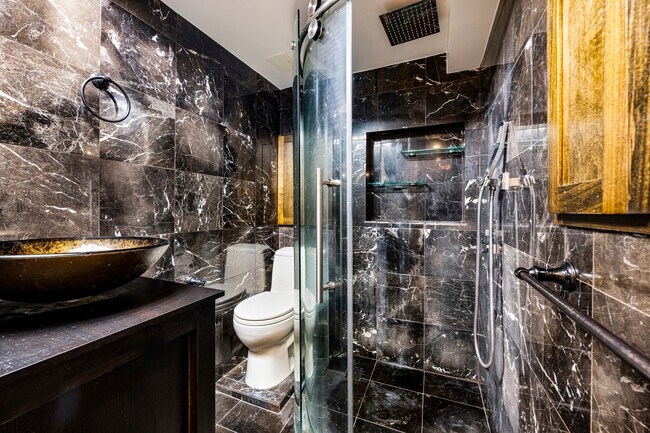 Building Photo - 117 W 82 St