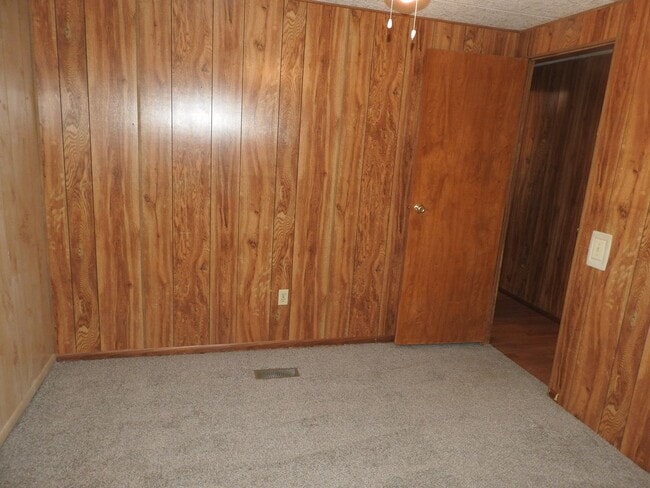 Building Photo - Corner Lot