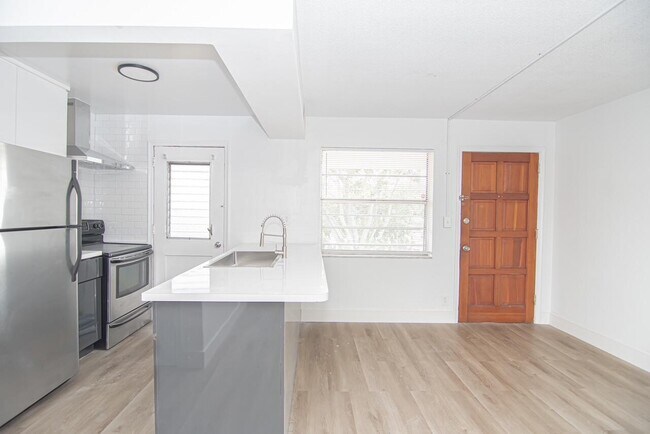 Building Photo - 6150 SW 37th St