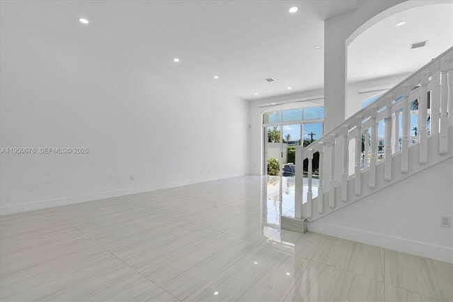 Building Photo - 21301 NE 38th Ave