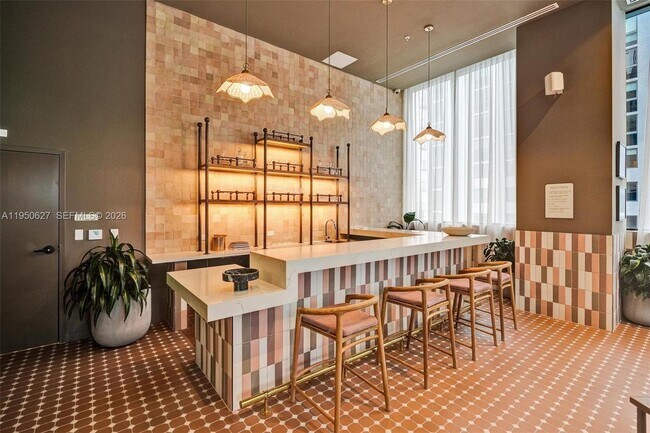 Building Photo - 11 NE 6th St