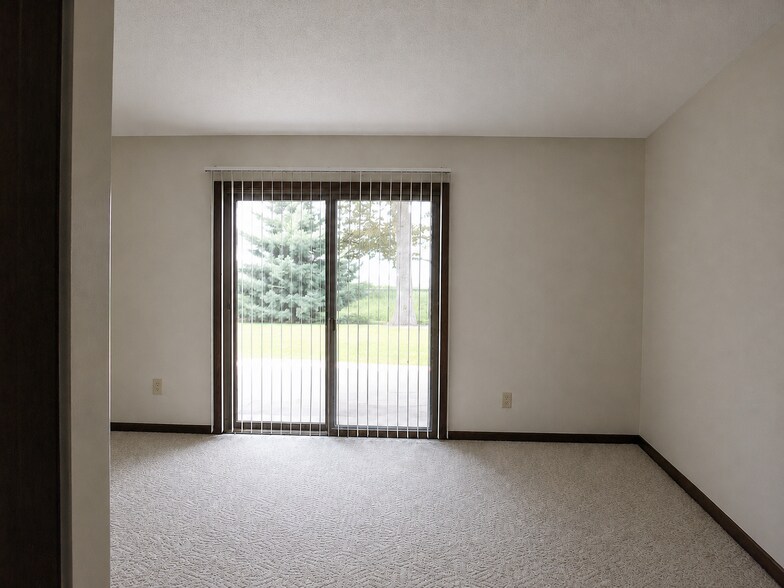 Building Photo - 1702 Maynard Dr
