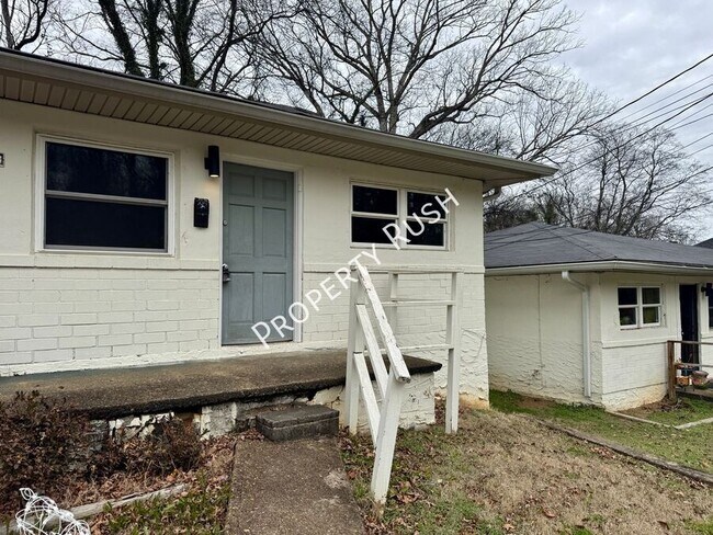 Building Photo - 708 W 47th St