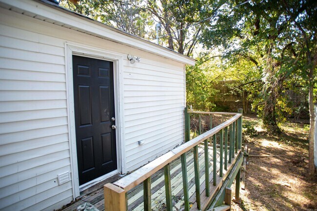 Building Photo - 1412 Peyton St