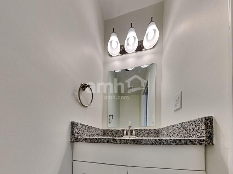 Building Photo - 730 Rothrock Dr