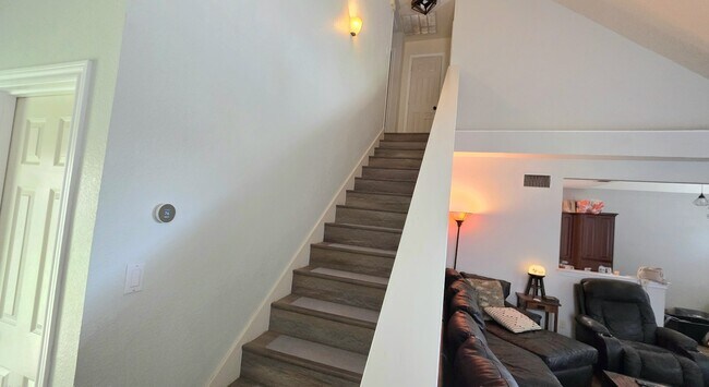 Building Photo - 1704 Shady Creek Dr
