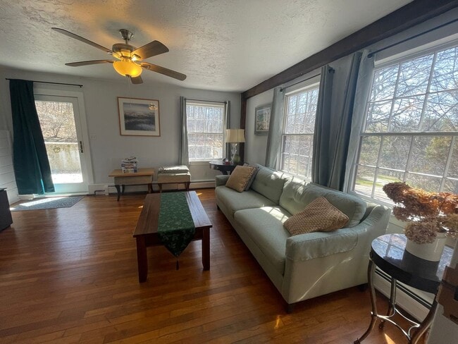 Building Photo - 182 Division St