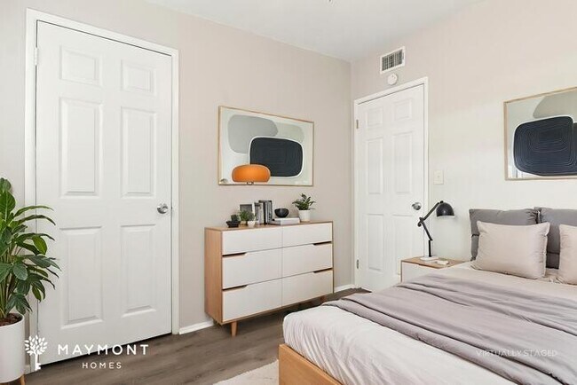 Building Photo - Charming Largo Home