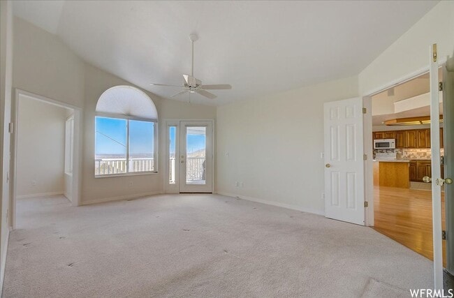 Building Photo - Large 6 Bedroom Home, 3 Car Garage, Gorgeo...