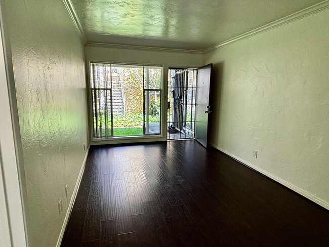 Building Photo - 1 Bed/1 Bath Pacific Beach