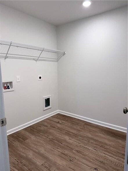 Building Photo - 745 Summerwood Ln