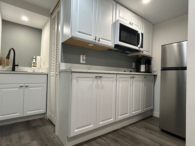 Primary Photo - 619 N Harvard Ave