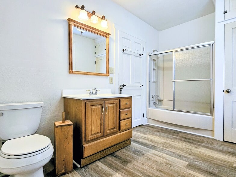 Building Photo - 461 W Main Ave