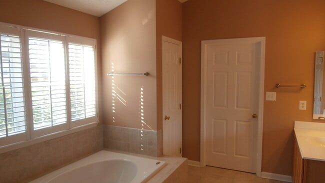 Building Photo - 1201 Late Harvest Dr