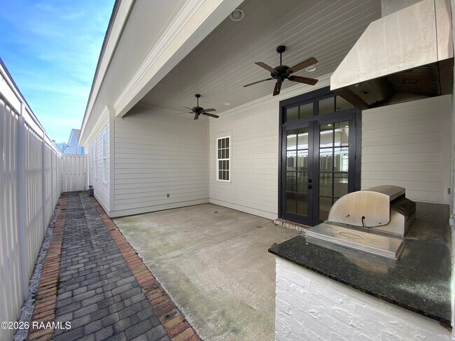 Building Photo - 2110 Belfleur St