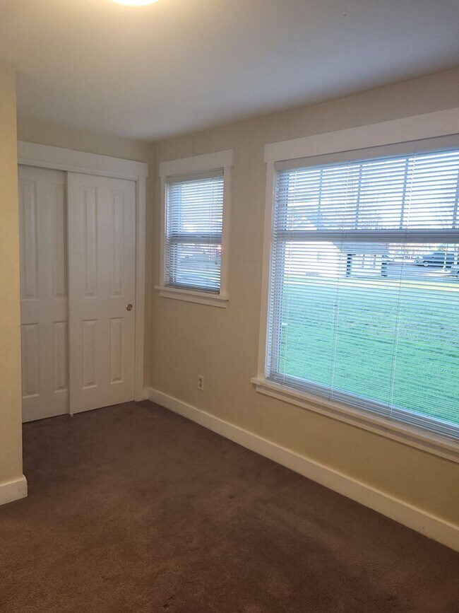 Building Photo - LaGassey - 802 A/B/C