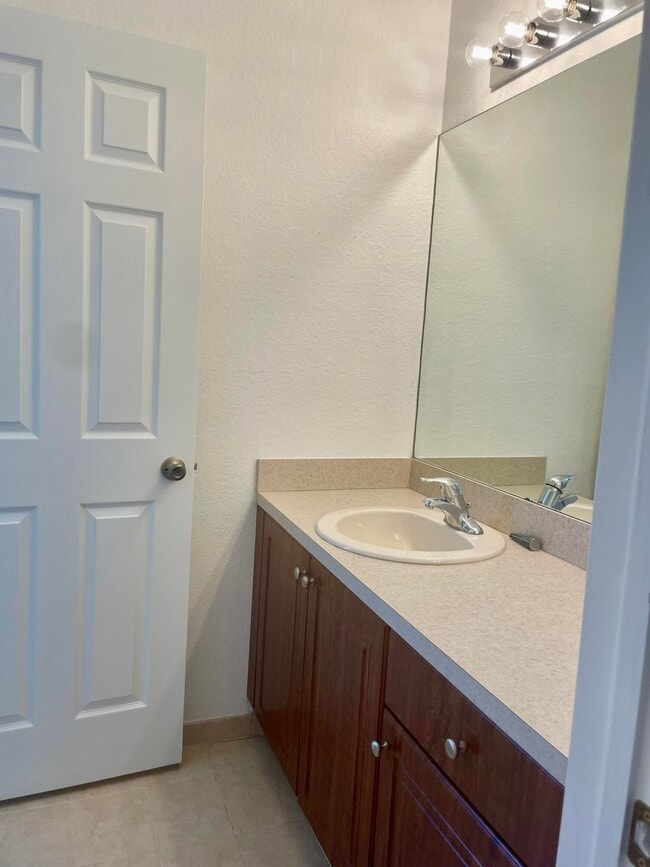 Building Photo - 5156 SE Mariner Garden Cir