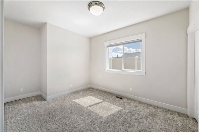 Building Photo - 18516 Smiley Peak Ave