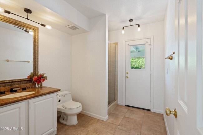 Building Photo - 7250 E Paradise Dr