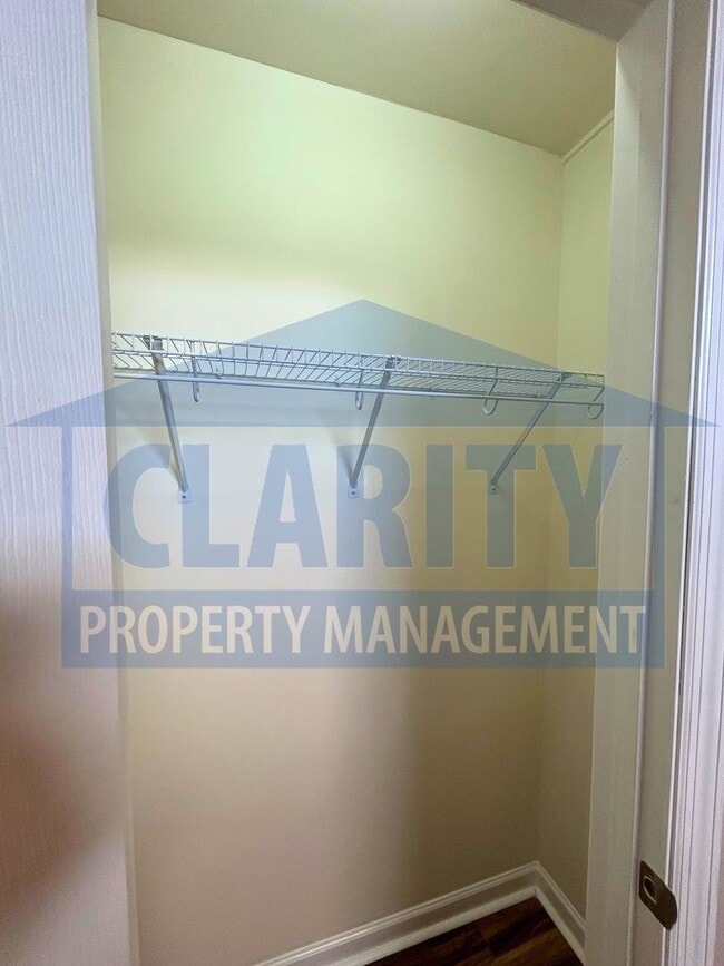 Building Photo - Single level, two bedroom townhome!