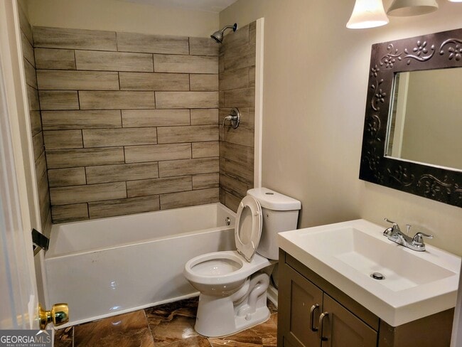 Building Photo - 1523 Fallen Leaf Dr SW