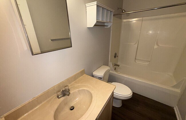 Building Photo - 3227 Bishop St