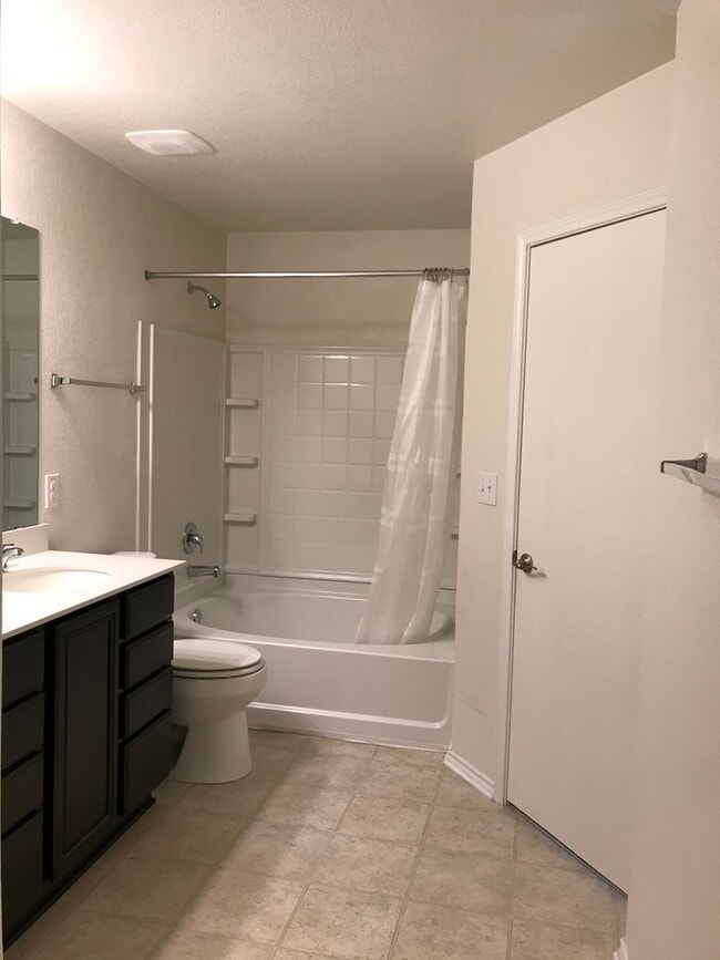 Building Photo - Great Location, Great Price