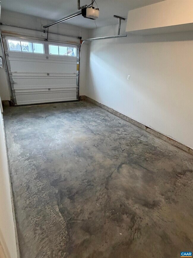 Building Photo - 5992 Cling Ln