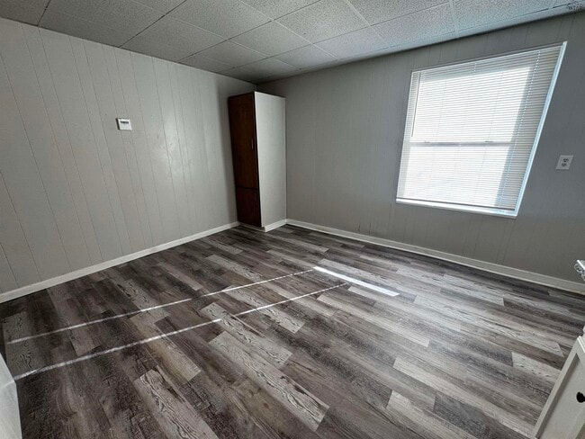 Building Photo - 3201 Southwest Dr