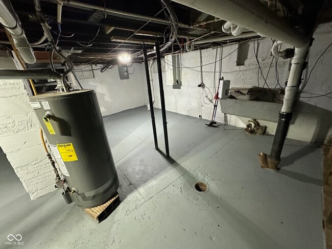 Building Photo - 4130 Rookwood Ave