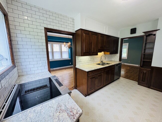 Building Photo - Charming 3-Bedroom Oasis with Elegant Touches & Finished Basement on Washburn Ave!