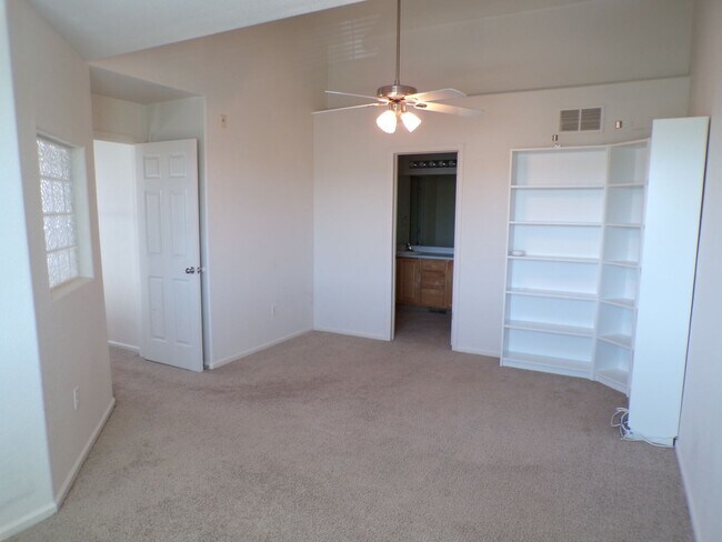 Building Photo - Spacious 2-Bed, 2.5-Bath Condo in Cherry C...