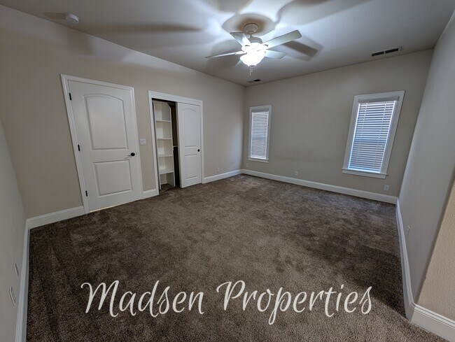 Building Photo - 7 Redeemers Loop