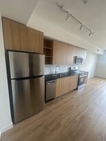 Building Photo - 810 E 28th St