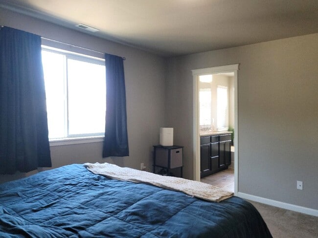 Building Photo - 3 Bedroom Home in Freestone at Bayside