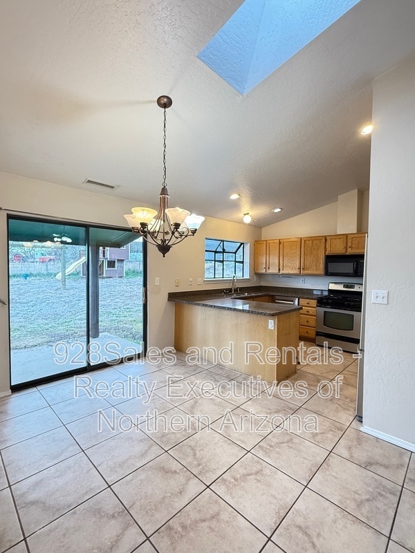 Building Photo - 11385 Homestead Ln