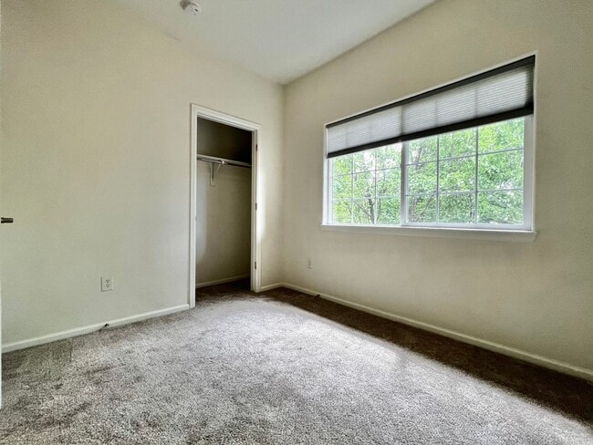 Building Photo - Beautiful Condo in South Fort Collins