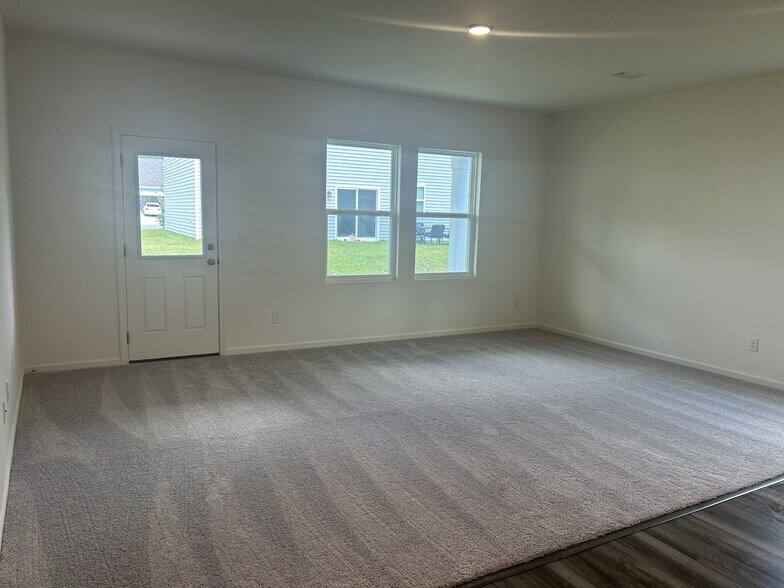Building Photo - 155 Plantersfield Dr