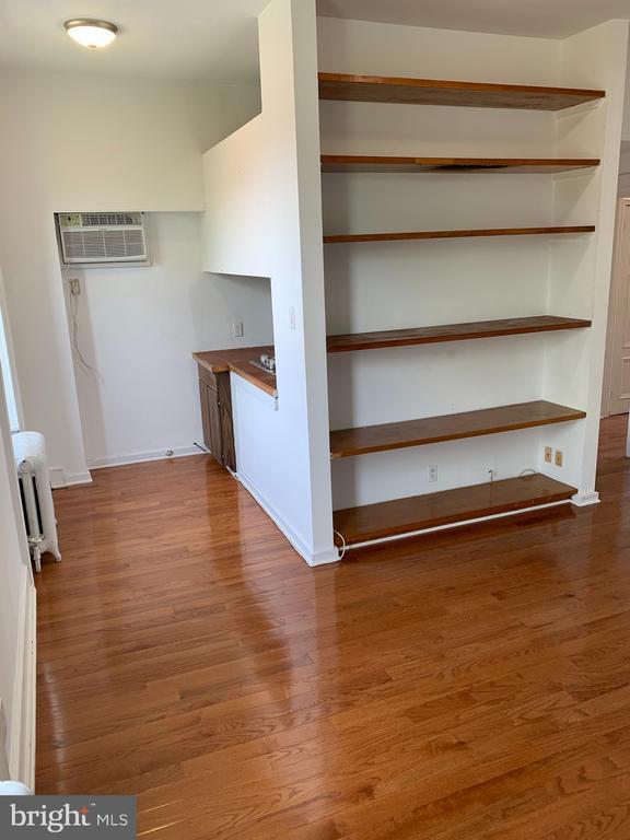 Building Photo - 1916 Spring Garden St