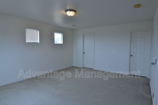 Building Photo - 4044 S Lake Vista Dr