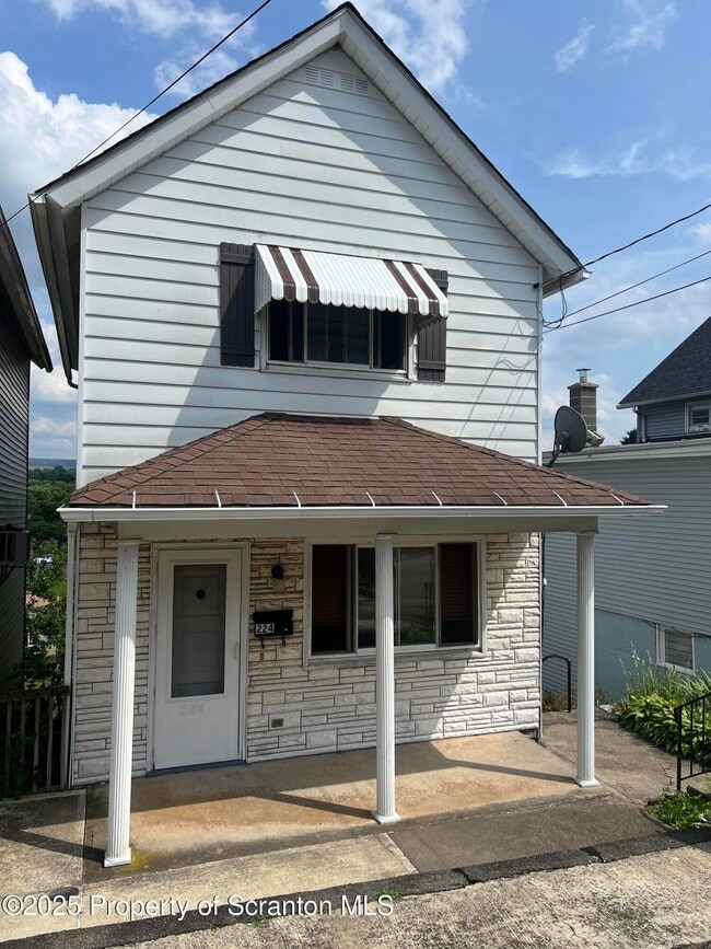 Primary Photo - 224 Lincoln St
